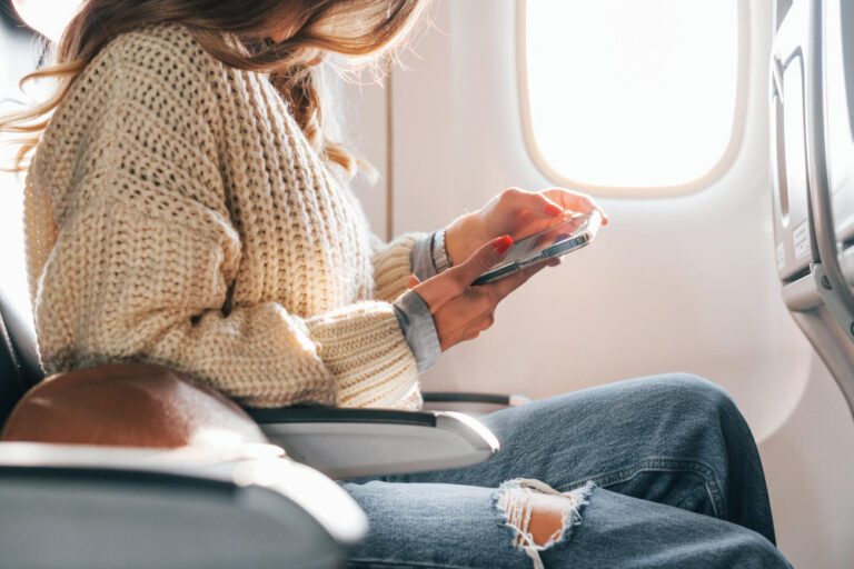 How to Crush Long-Haul Flights: Unleashing Comfort & Productivity on Your Journey
